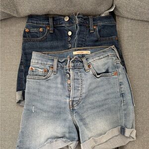 Levi Wedgie Shorts size 25